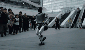 国产机器人 N2 破圈:连续空翻一镜到底,3.99 万让智能触手可及-牛仔AI