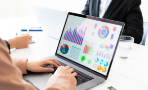 微软 AI 战略转向：从深度合作到自主竞争的产业博弈-牛仔AI